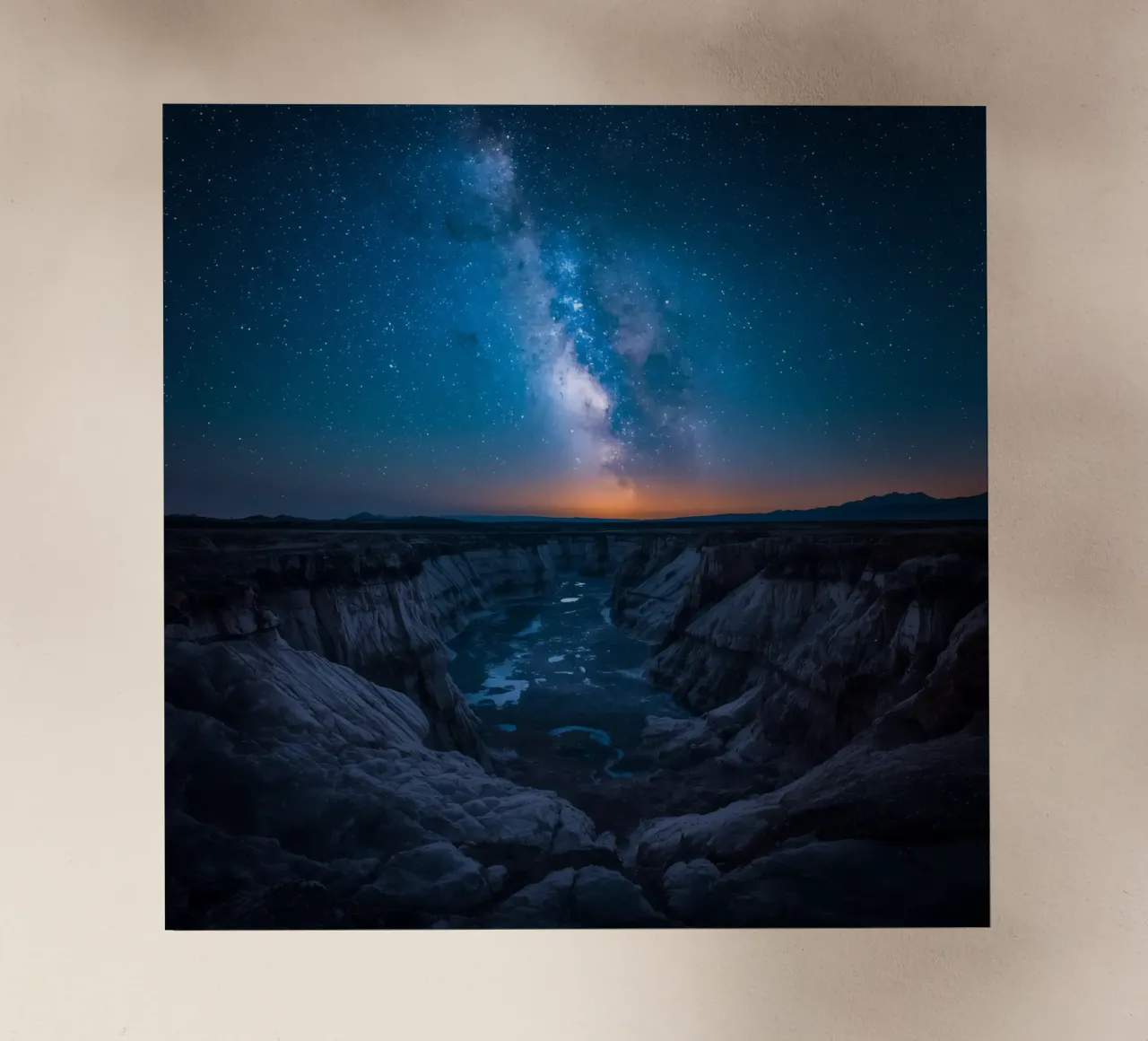 Paesaggio del canyon di notte con la Via Lattea pellicola backlit da DesignDoodle