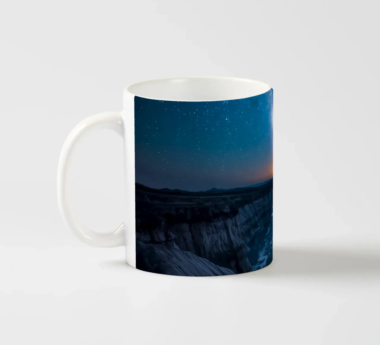 Paesaggio del canyon di notte con la Via Lattea tazza in ceramica da DesignDoodle