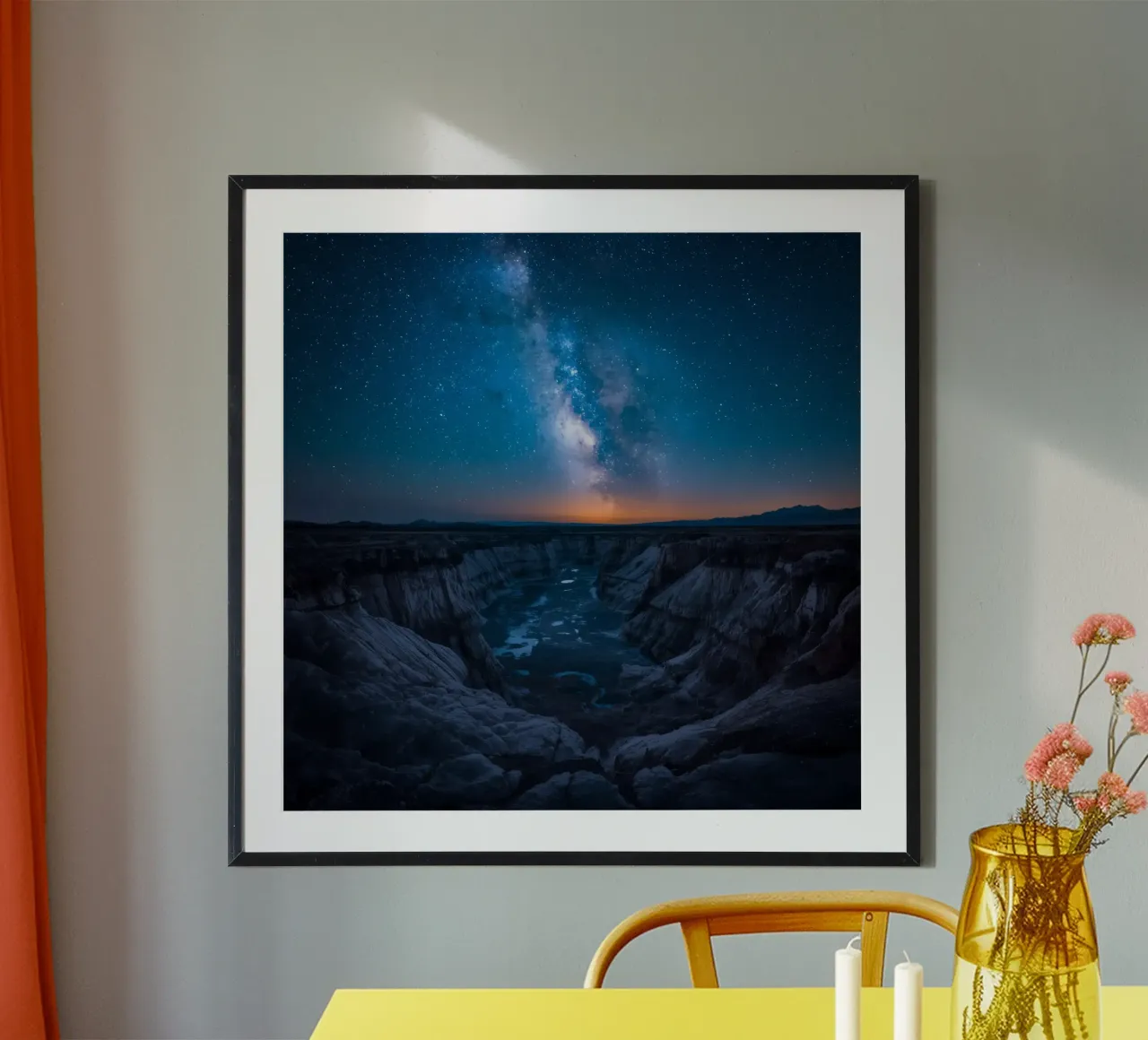 Paesaggio del canyon di notte con la Via Lattea poster con telaio in alluminio da DesignDoodle