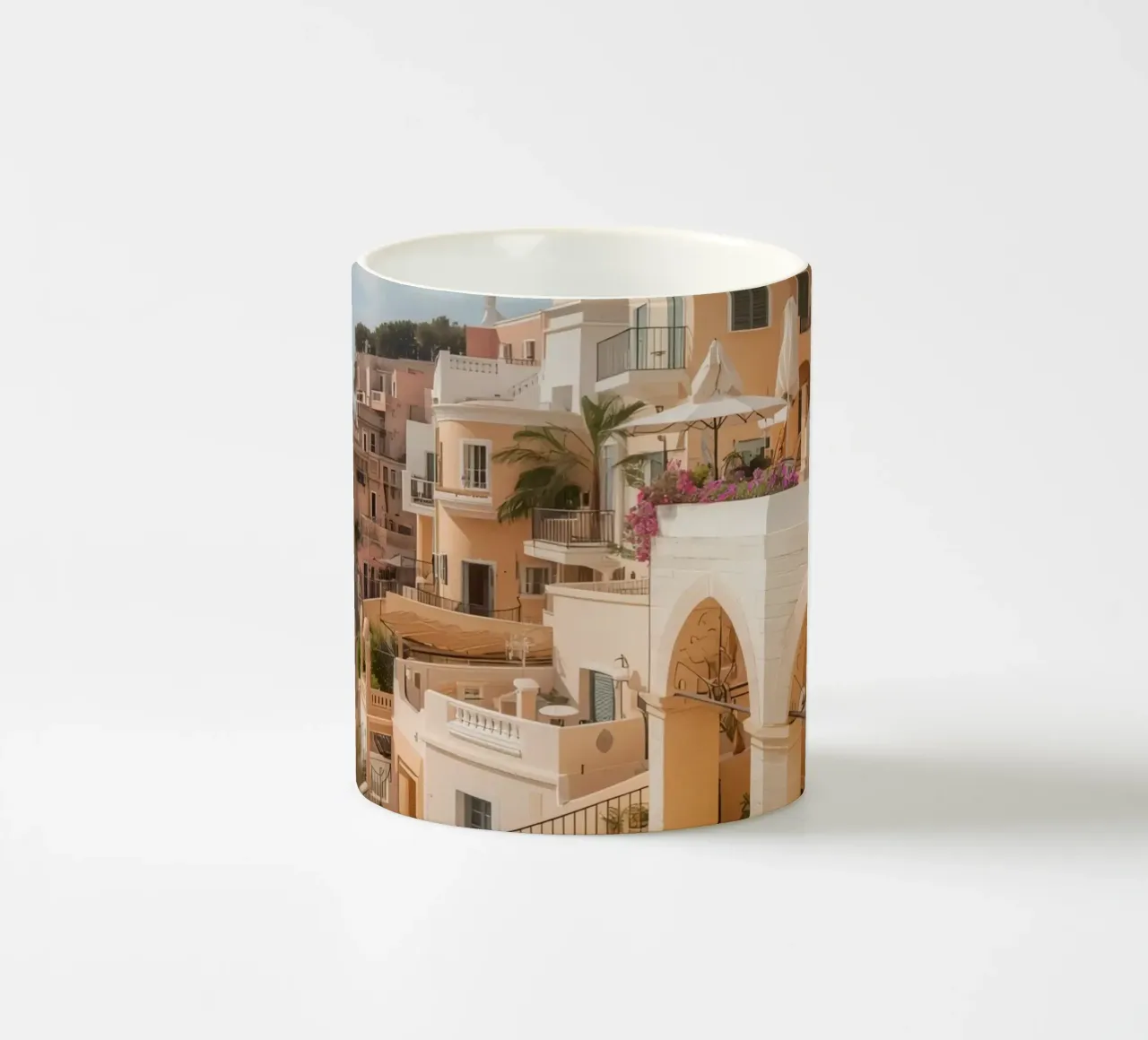 Edifici sulla scogliera con architettura affacciata sull'oceano tazza in ceramica da DesignDoodle