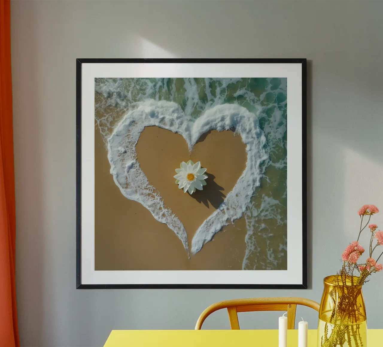 Cuore di sabbia Contorno di schiuma di mare e fiore di loto poster con telaio in plastica da DesignDoodle