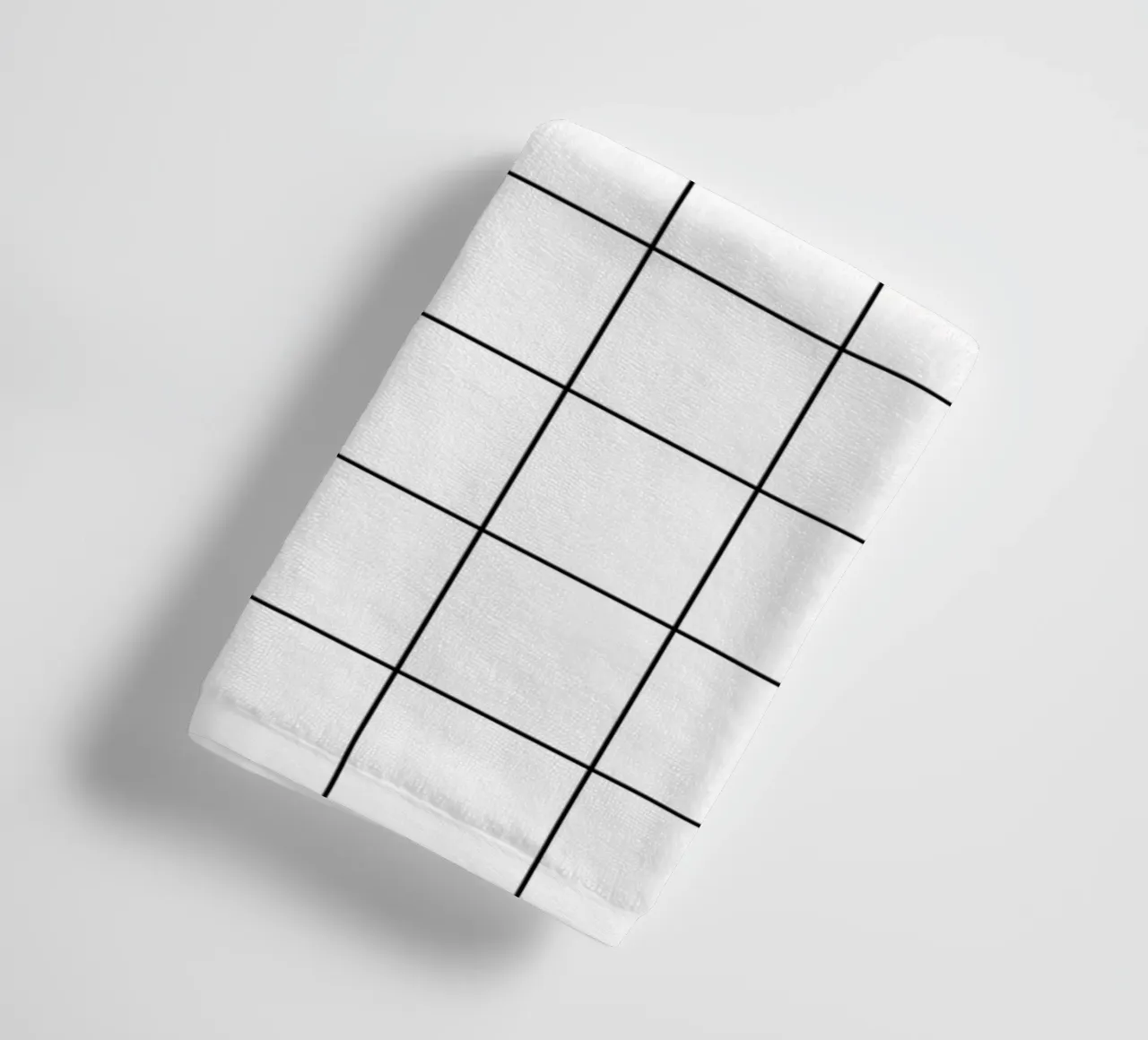 Minimal Basic Klassiek Groot Raster | Zwart en Wit badhanddoek van Beauty in Simplicity