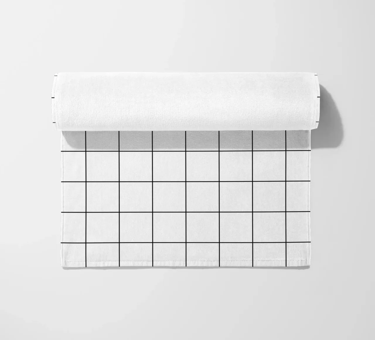Minimal Basic Klassiek Groot Raster | Zwart en Wit strandhanddoek van Beauty in Simplicity