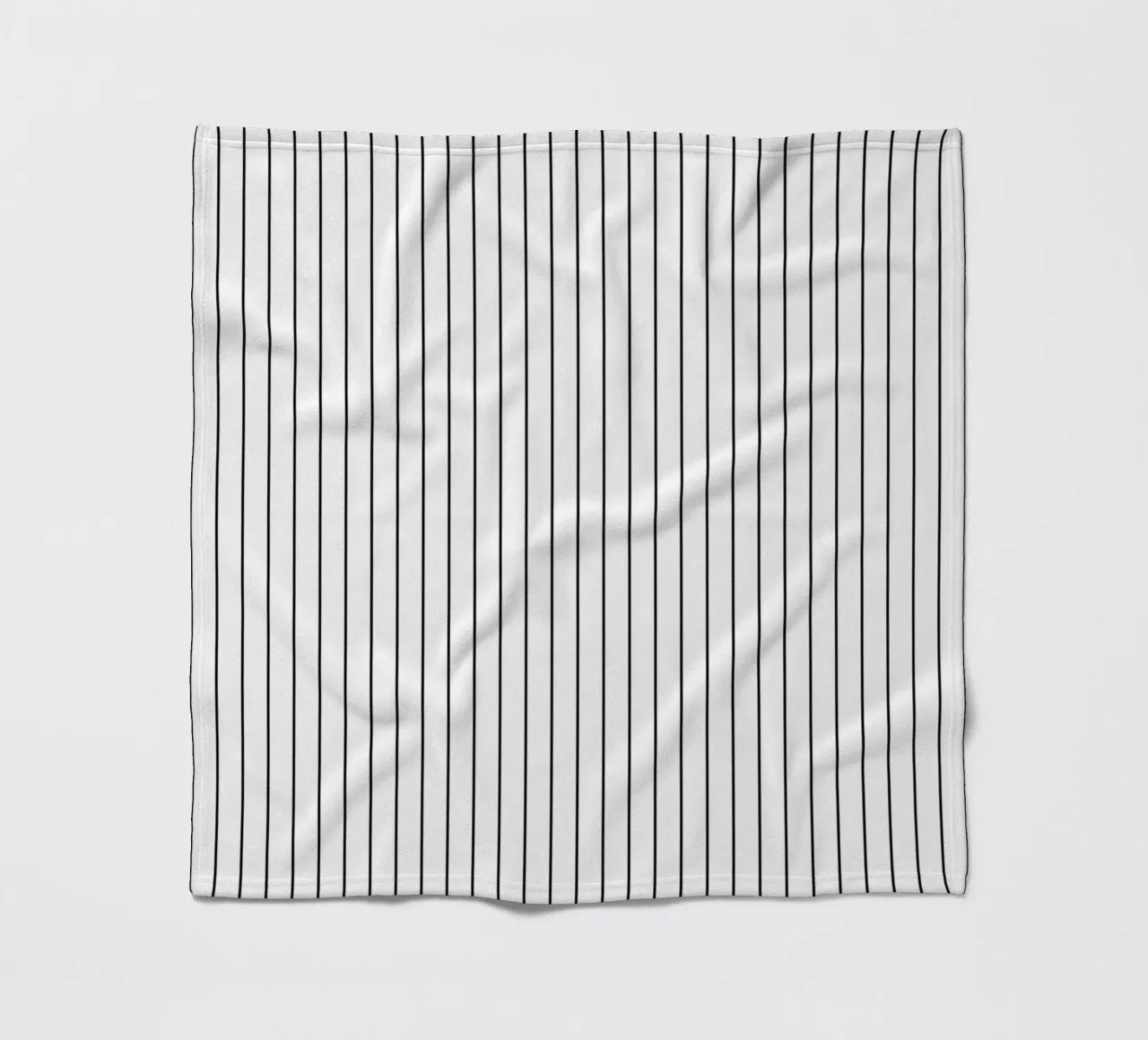 Minimal Basic Klassischer Nadelstreifen | Schwarz auf Weiß Fleecedecke von Beauty in Simplicity