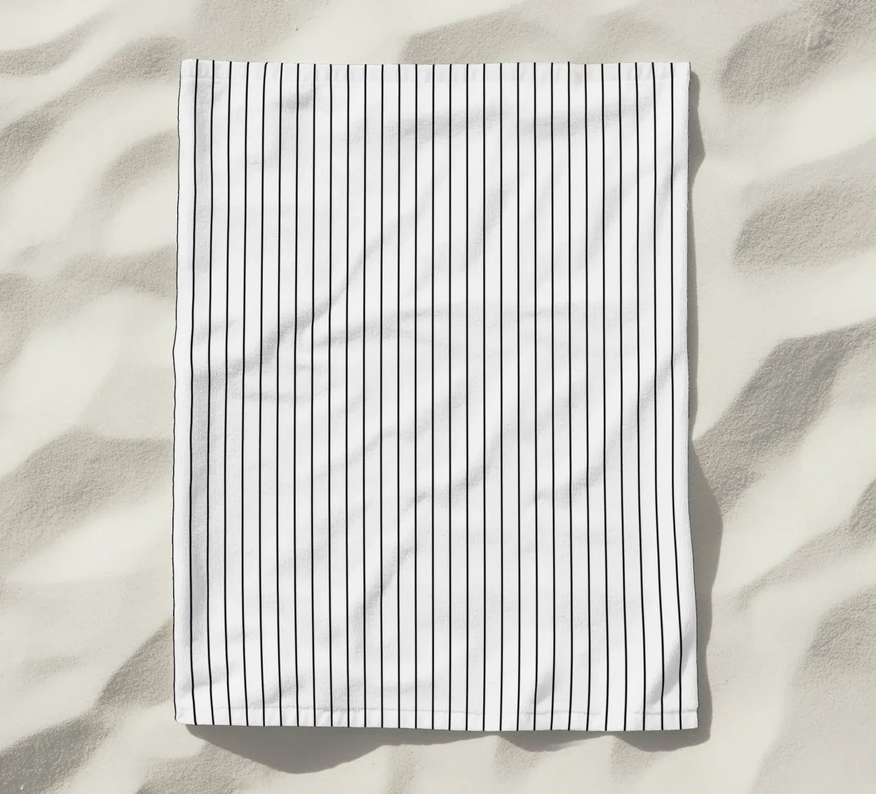 Minimal Basic Classic Pinstripe | Nero su bianco telo mare da Beauty in Simplicity