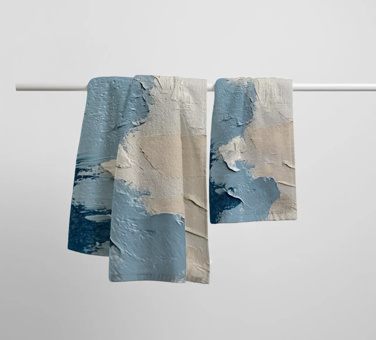 Texture in blu e crema asciugamano da bagno da Euphoria Theresa