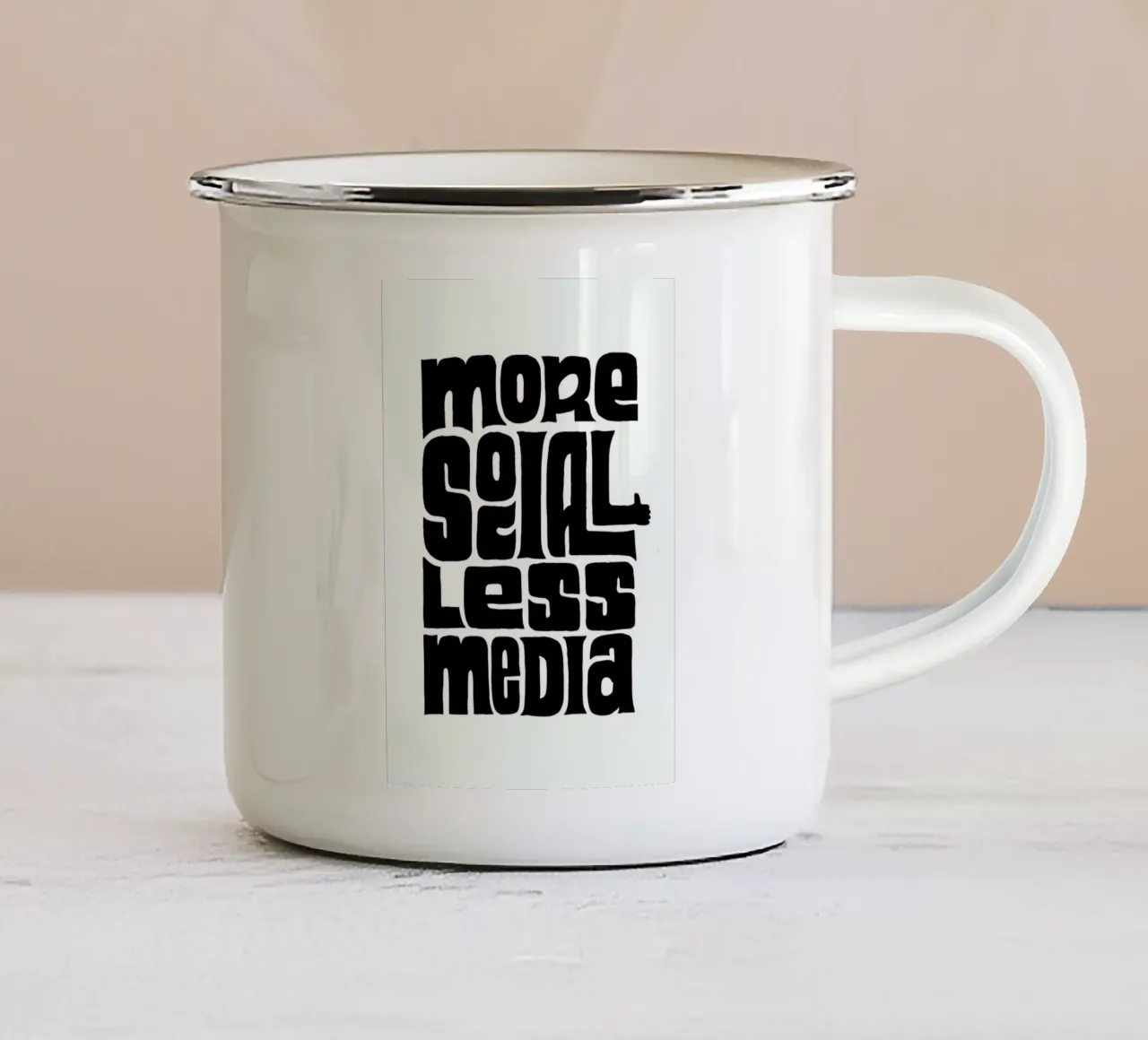 more social less media tazza in smalto da Type & Tape