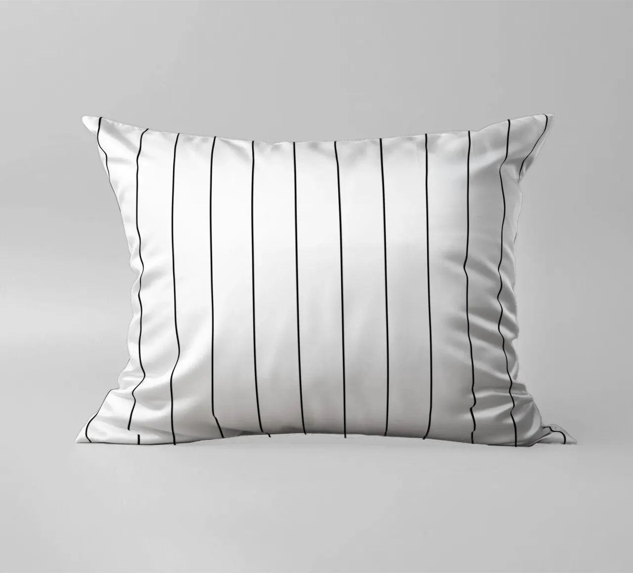 Minimal Basic Classic Stripes | Nero su bianco cuscino da Beauty in Simplicity