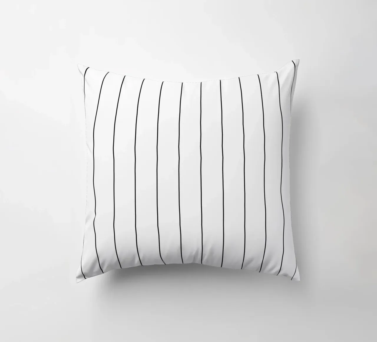 Minimal Basic Classic Stripes | Nero su bianco cuscino da Beauty in Simplicity