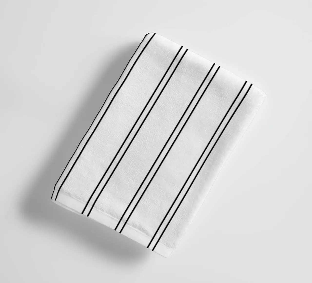 Minimal Basic Classic Doppie strisce nere su bianco asciugamano da bagno da Beauty in Simplicity