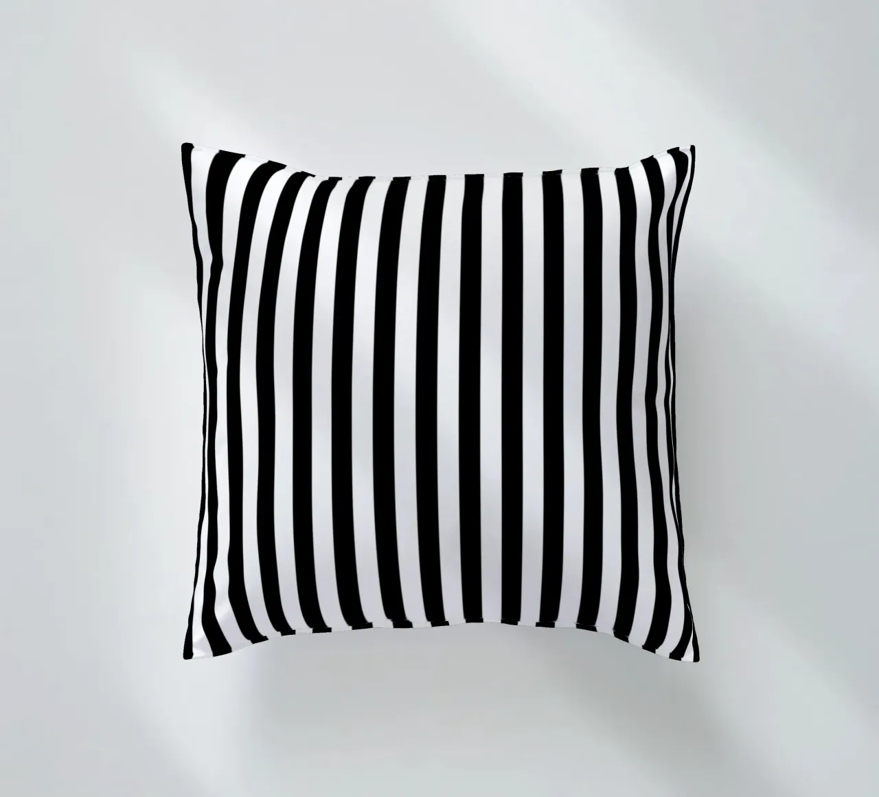 Minimal Basic Bold Stripes 1 | Nero su bianco cuscino da Beauty in Simplicity