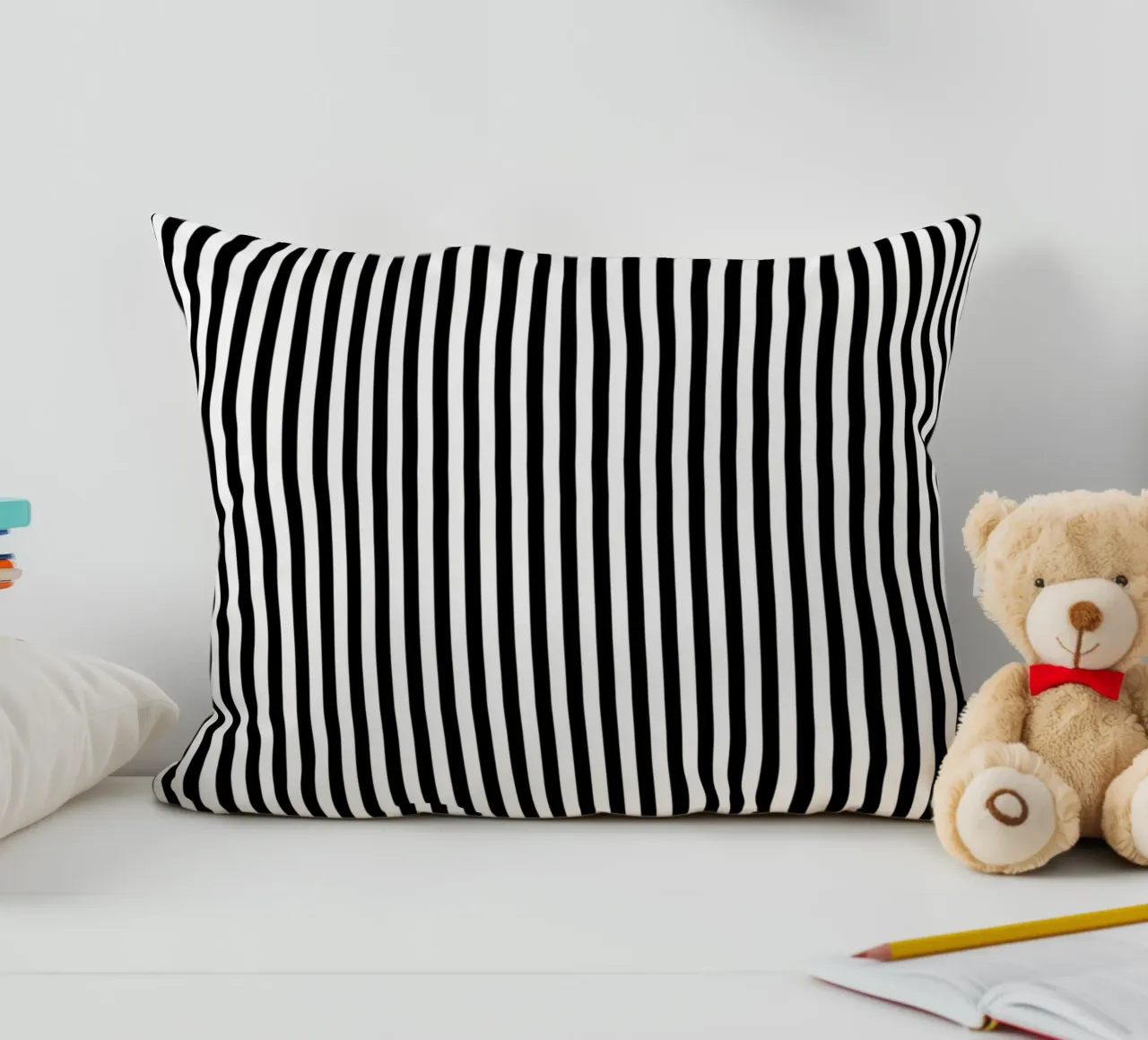 Minimal Basic Bold Stripes 2 | Nero su bianco cuscino da Beauty in Simplicity