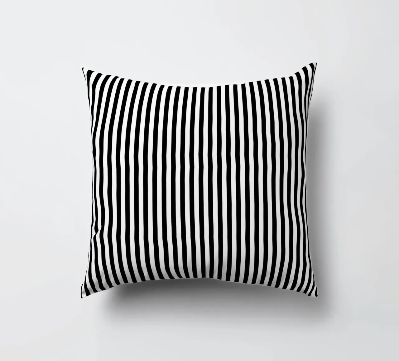 Minimal Basic Bold Stripes 2 | Nero su bianco cuscino da Beauty in Simplicity
