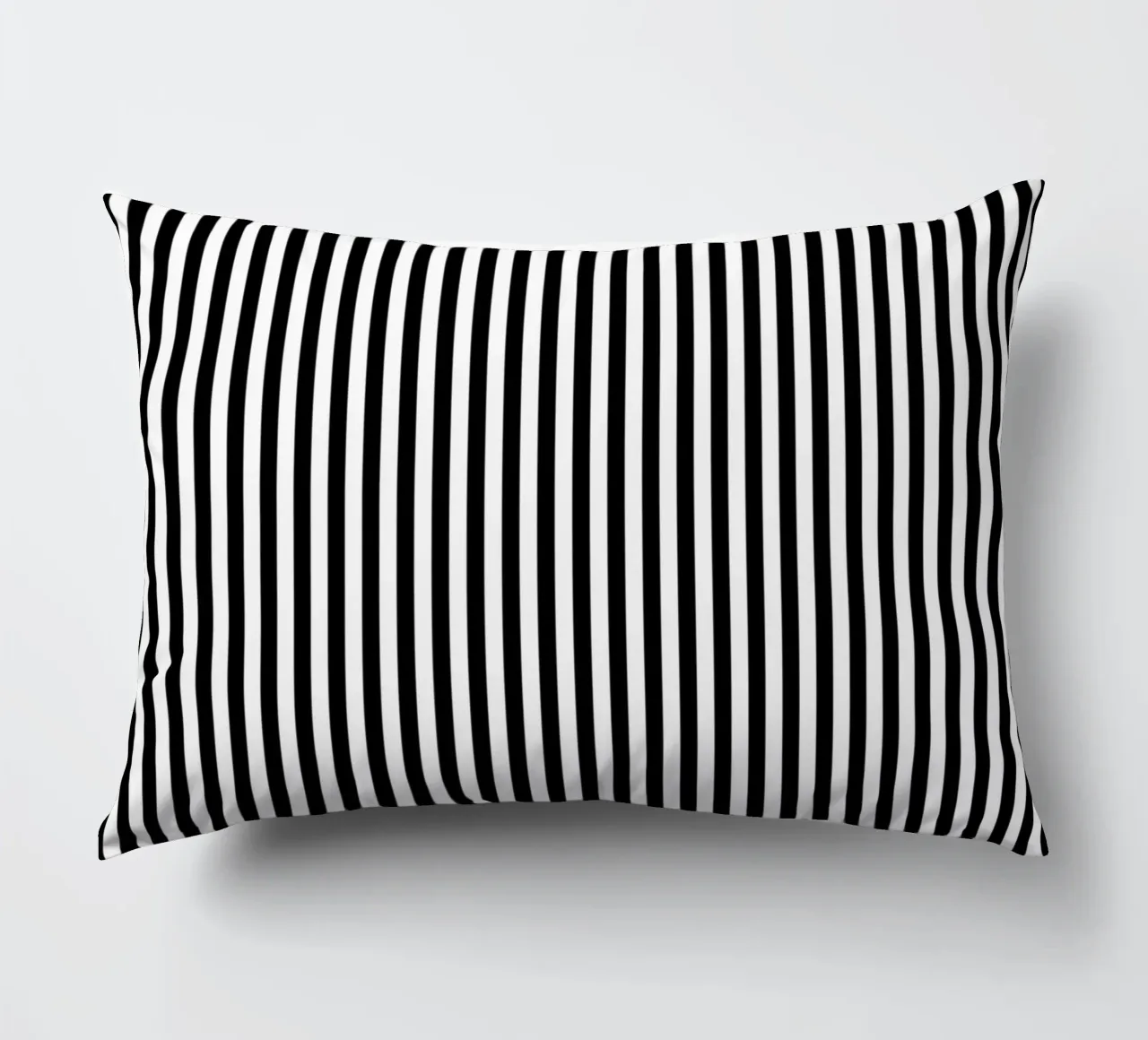 Minimal Basic Bold Stripes 2 | Nero su bianco cuscino da Beauty in Simplicity