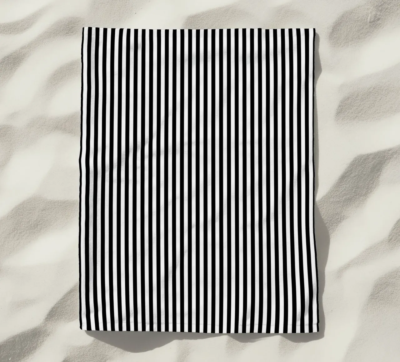 Minimal Basic Bold Stripes 2 | Nero su bianco telo mare da Beauty in Simplicity