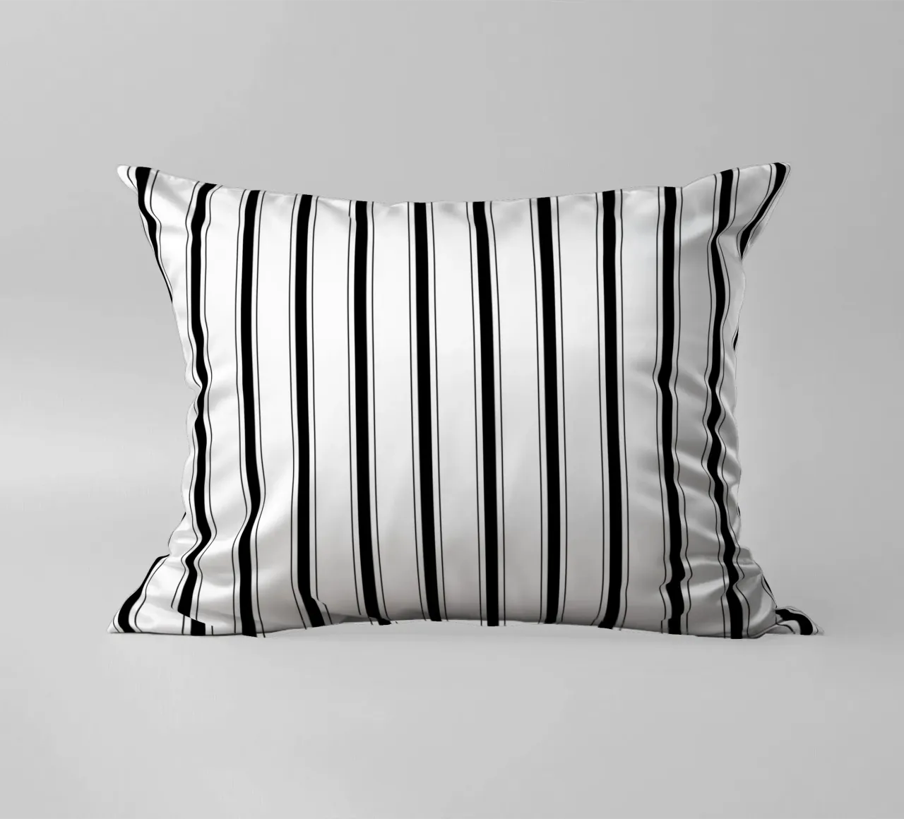 Agriturismo minimale a strisce miste | Nero su bianco cuscino da Beauty in Simplicity