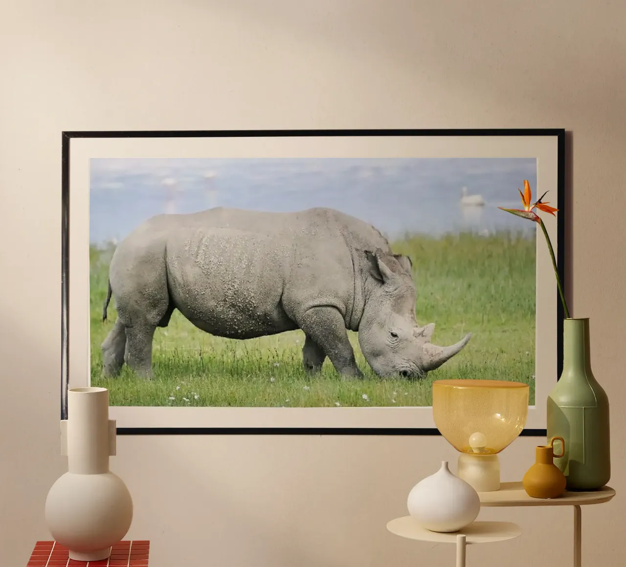 Forza del rinoceronte al pascolo in natura Badak poster con telaio in alluminio da jatikulon
