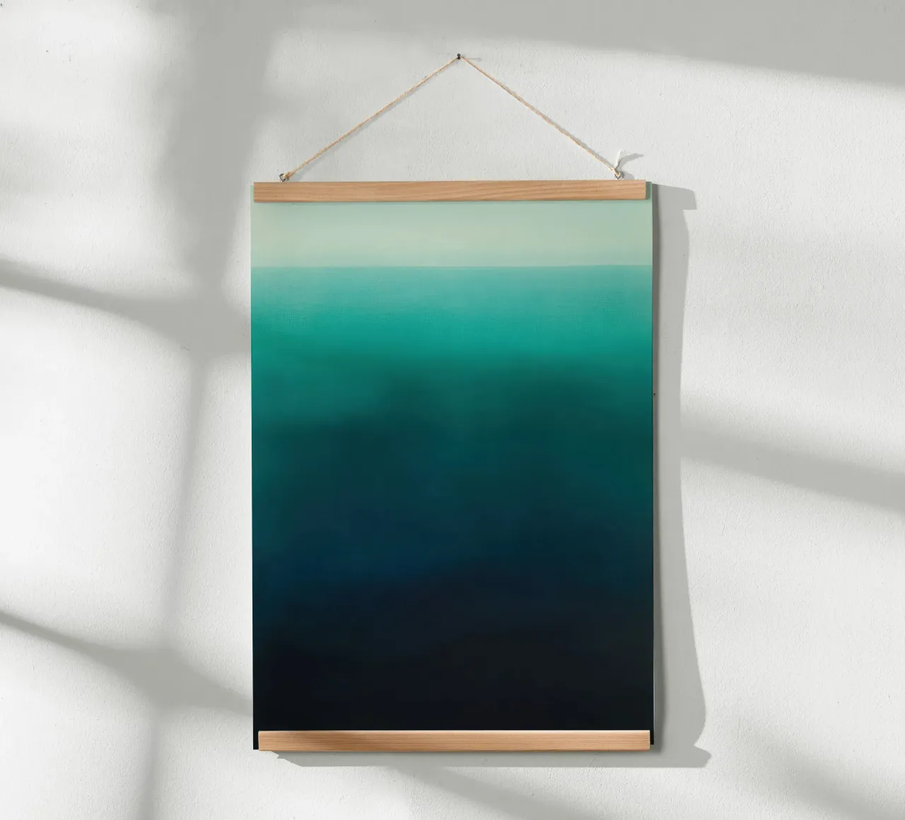 Minimalistisches Meer – Blau-Grün Farbverlauf Poster mit Kunststoffrahmen von Euphoria Theresa