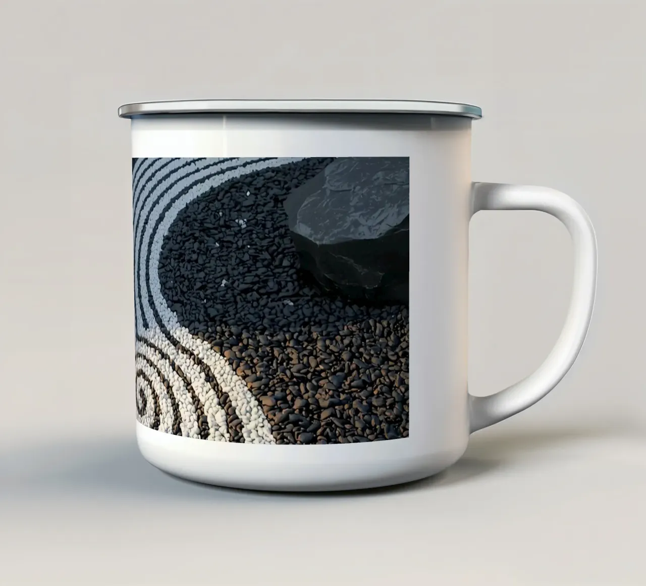 Giardino zen con bonsai e rocce dal design a ciottoli tazza in smalto da DesignDoodle