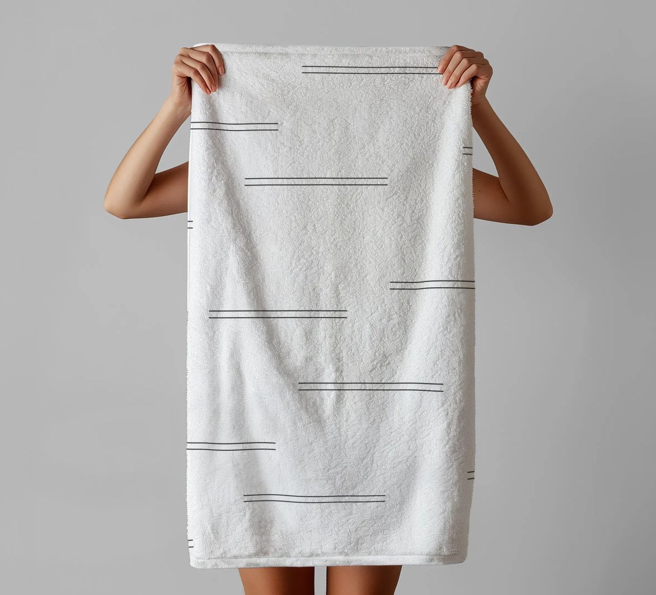 Linee doppie astratte minimali - Nero su bianco asciugamano da bagno da Beauty in Simplicity