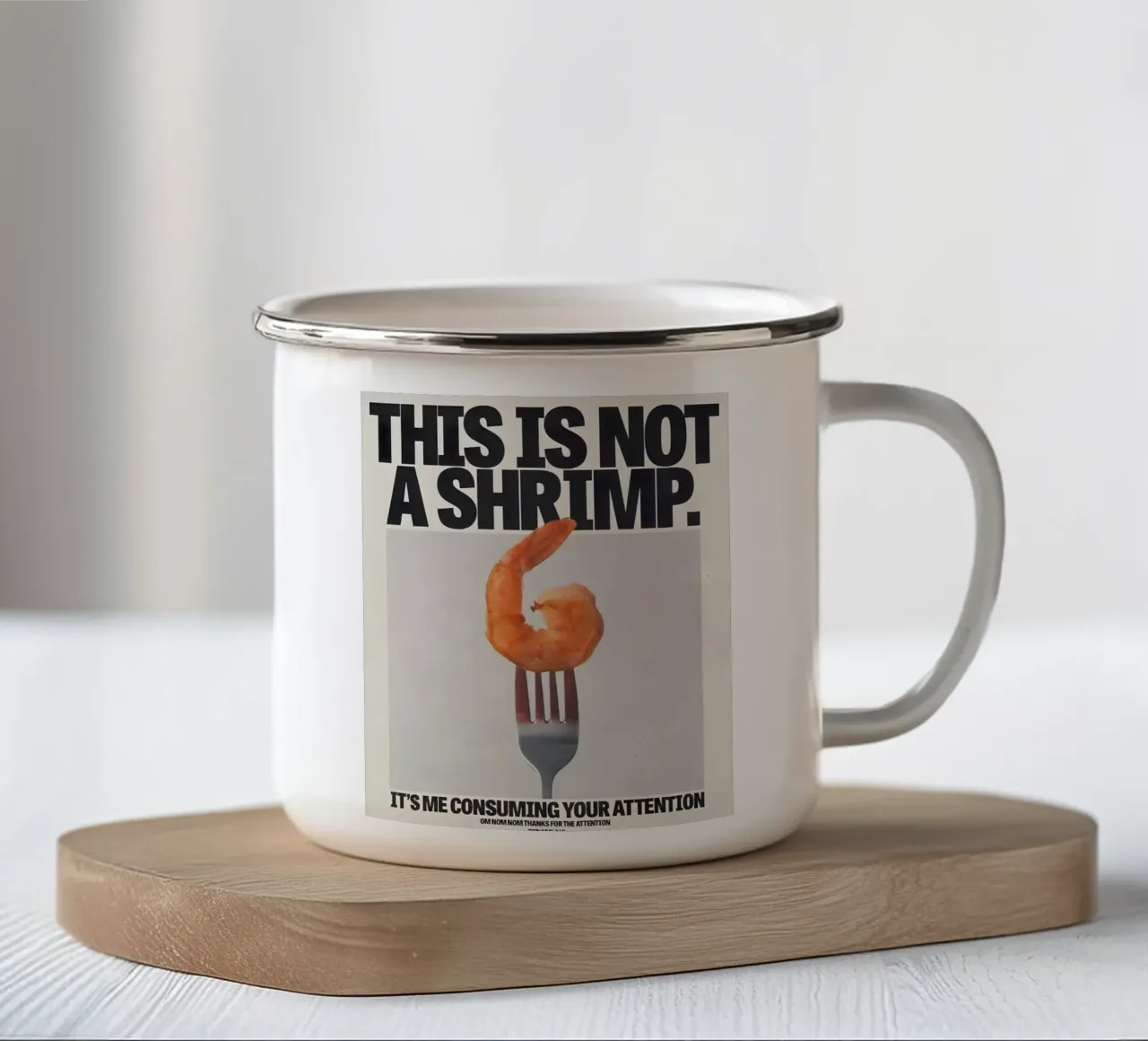 "THIS NOT A SHRIMP" tazza in smalto da Type & Tape