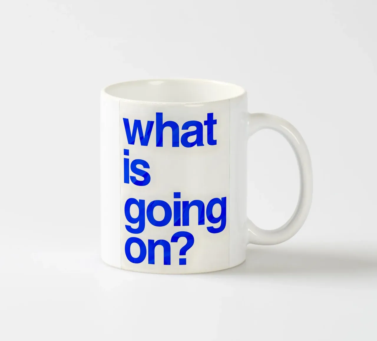 "what is going on?" tazza in ceramica da Type & Tape