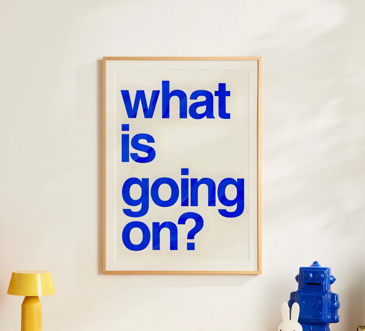 "what is going on?" poster con telaio in alluminio da Type & Tape