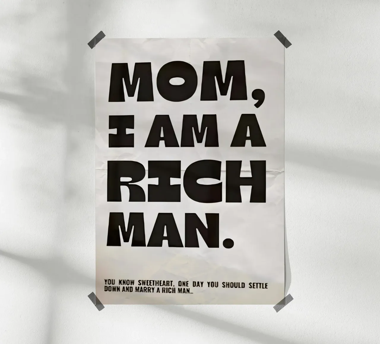 "MOM, IAM A RICH MAN." poster da Type & Tape