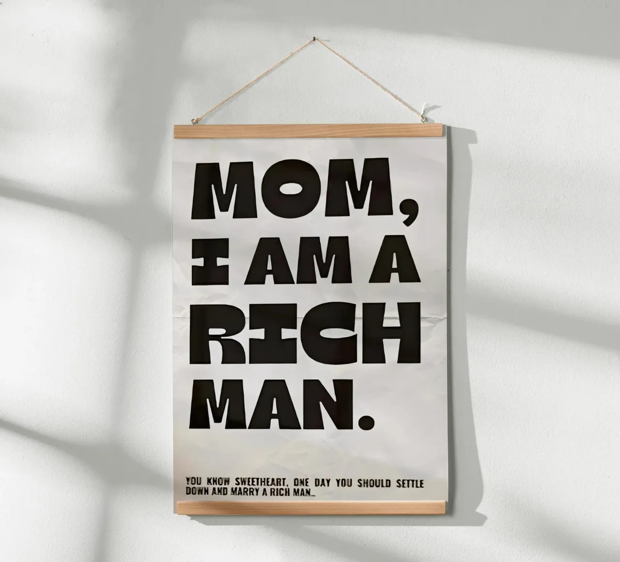 "MOM, IAM A RICH MAN." poster da Type & Tape