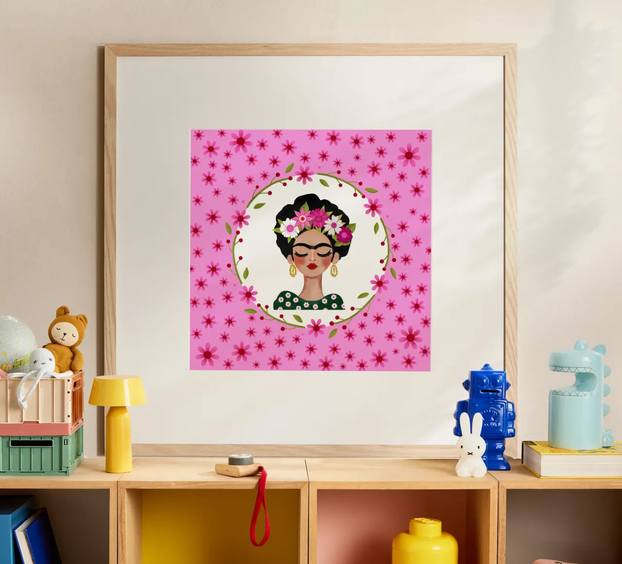 Frida impertinente sui fiori rosa poster da ElfenStil