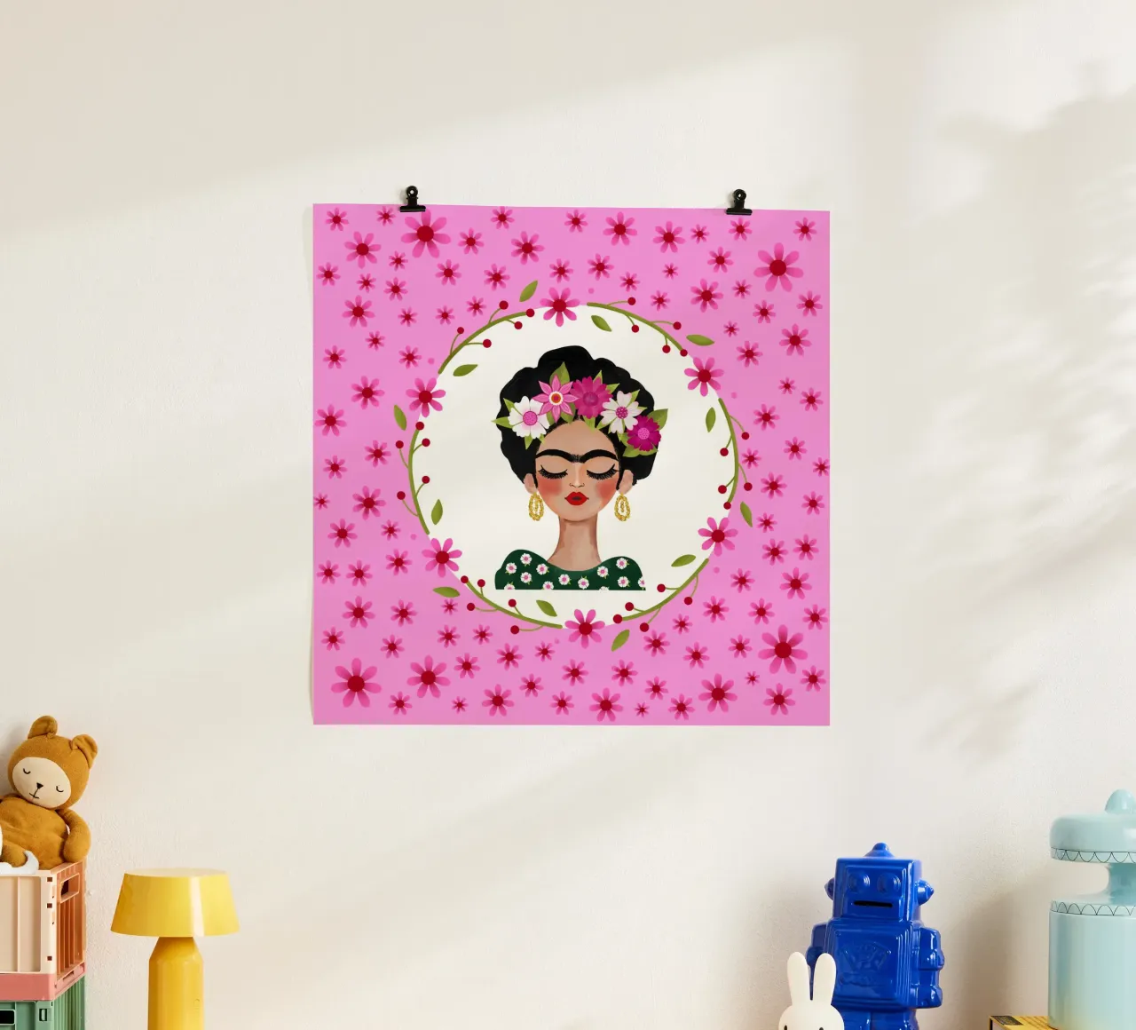 Frida impertinente sui fiori rosa poster da ElfenStil