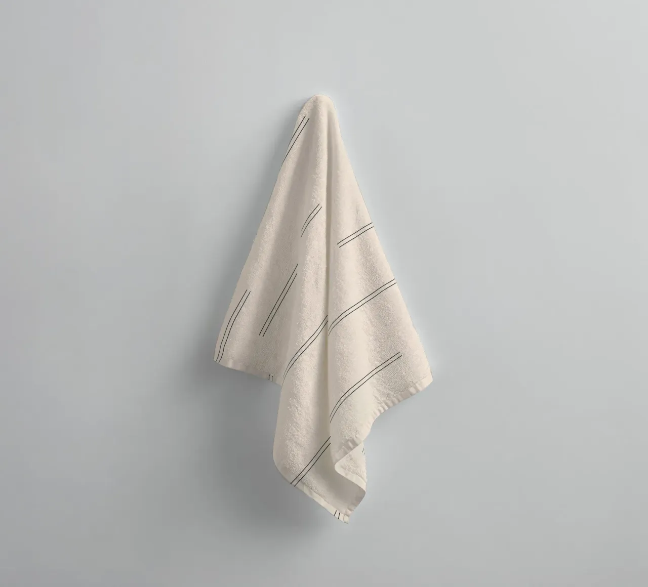Doppie linee astratte minimali - Nero su avorio asciugamano da bagno da Beauty in Simplicity