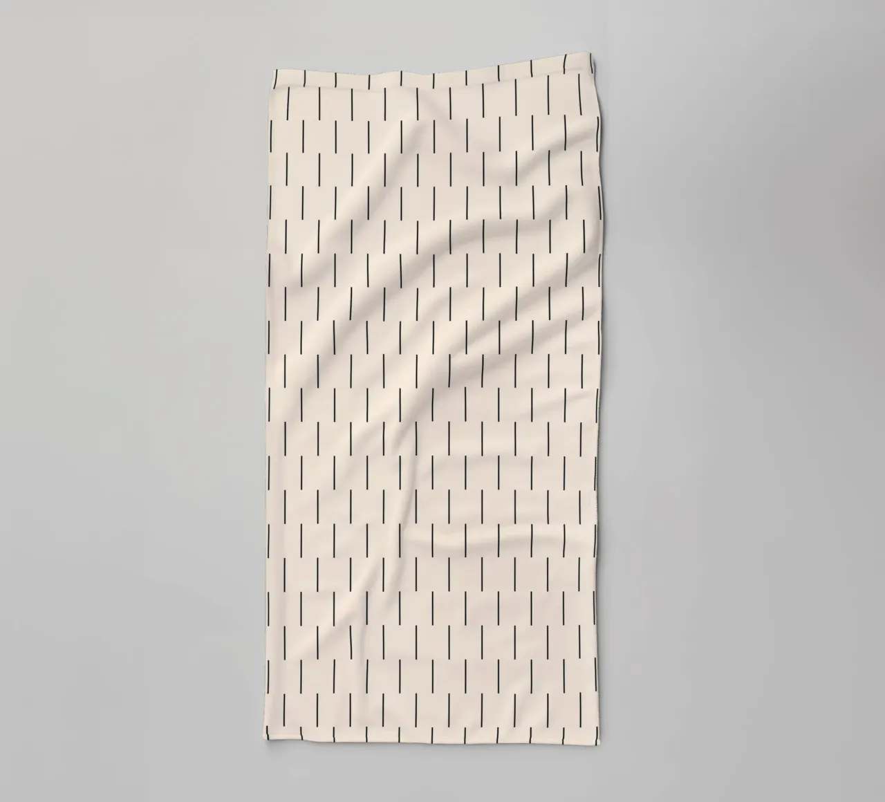 Minimalistische skandinavische Chic-Linien | Schwarz auf Elfenbein Handtuch von Beauty in Simplicity