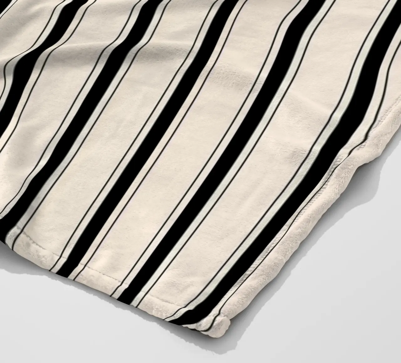 Minimal Farmhouse Linee miste 2 | Nero su avorio coperta in pile da Beauty in Simplicity