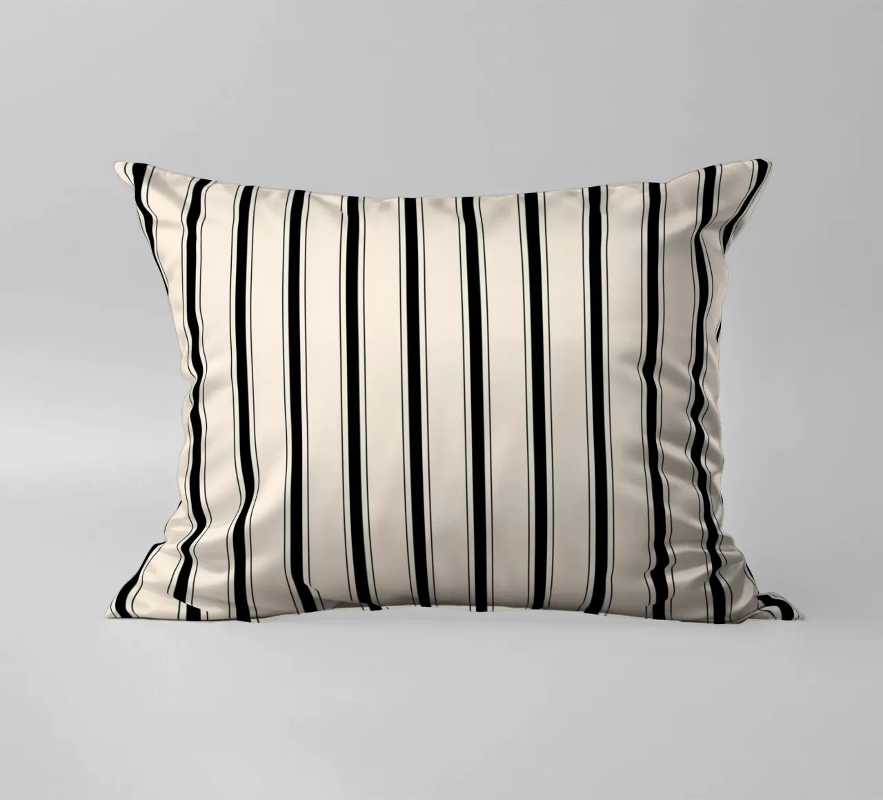 Minimal Farmhouse Linee miste 2 | Nero su avorio cuscino da Beauty in Simplicity