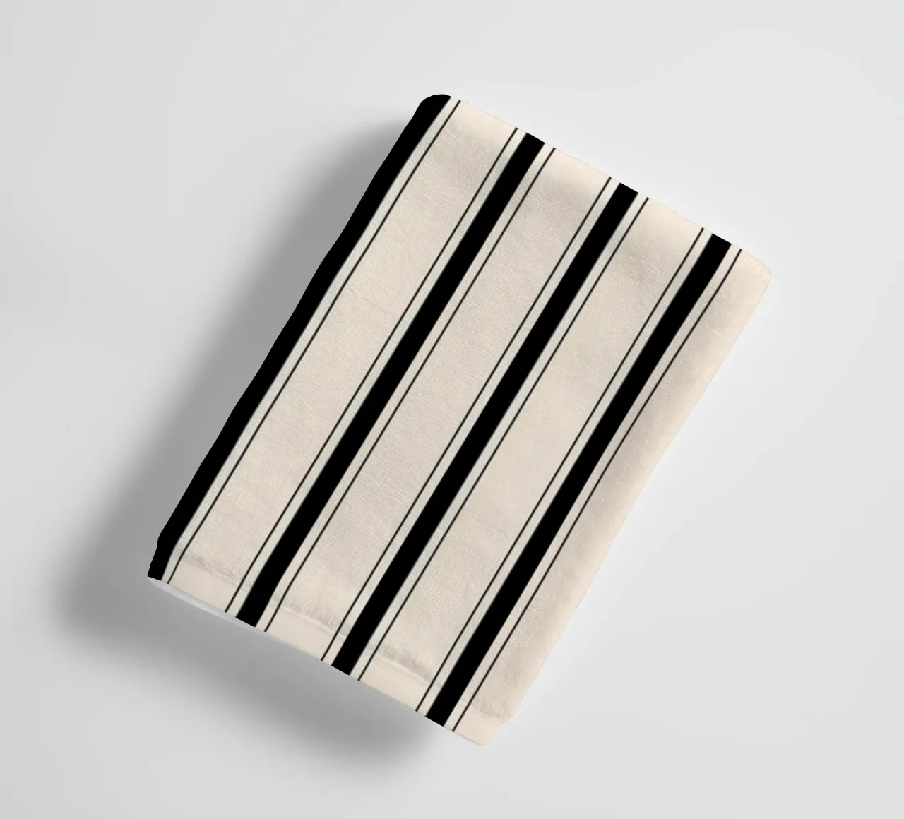 Minimal Farmhouse Linee miste 2 | Nero su avorio asciugamano da bagno da Beauty in Simplicity