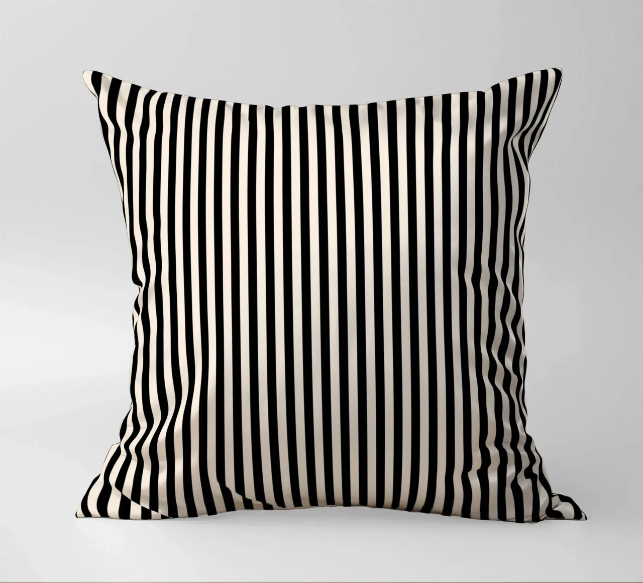 Minimal Basic Bold Stripes 2 | Nero e avorio cuscino da Beauty in Simplicity