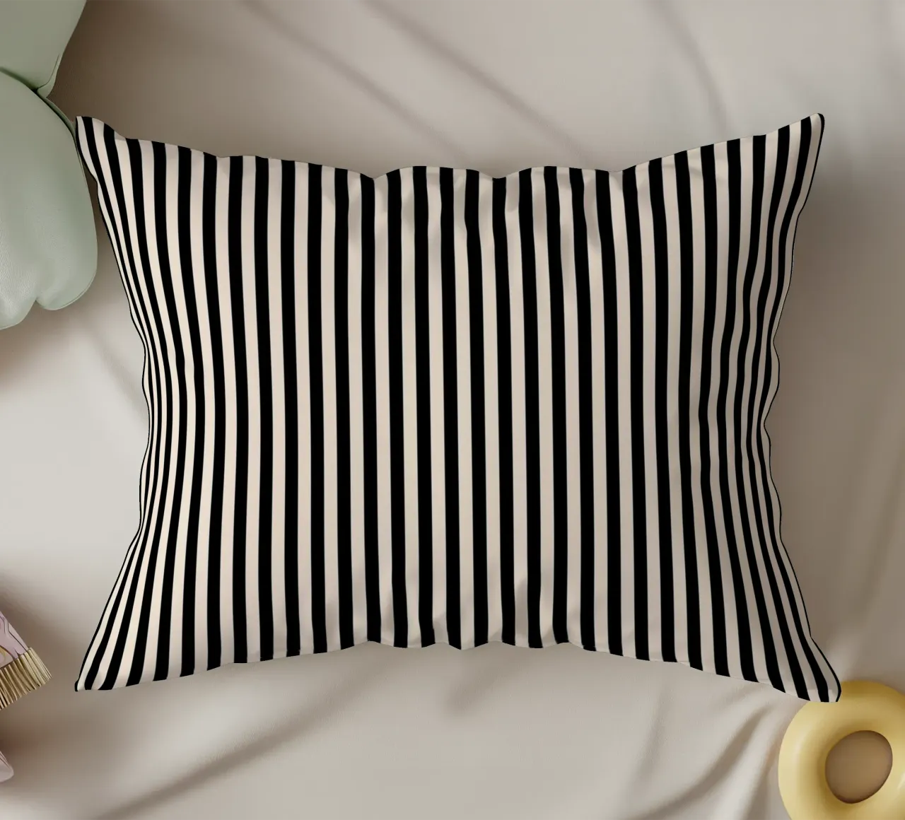 Minimal Basic Bold Stripes 2 | Nero e avorio cuscino da Beauty in Simplicity