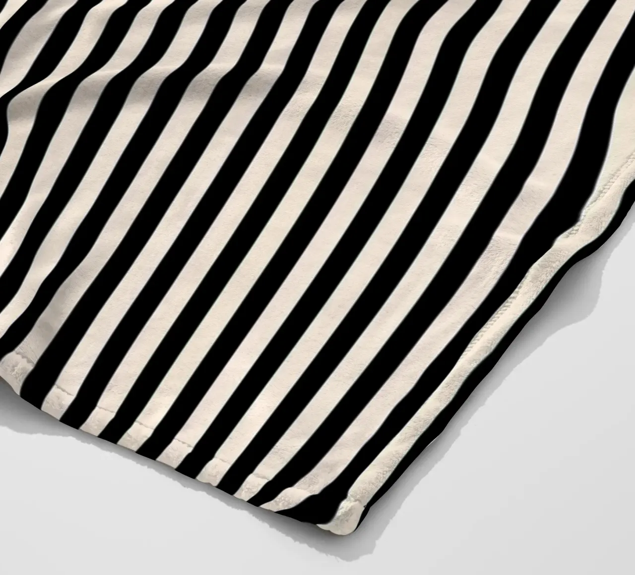Minimal Basic Bold Stripes 2 | Nero e avorio coperta in pile da Beauty in Simplicity