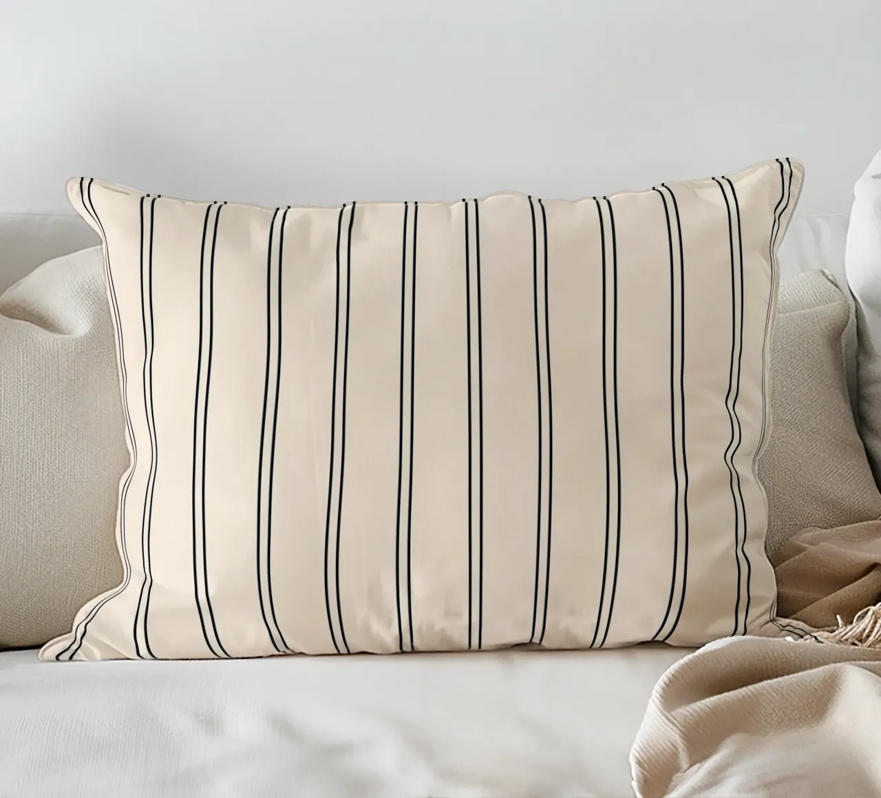 Minimal Basic Classic Doppia Striscia | Nero su Avorio cuscino da Beauty in Simplicity