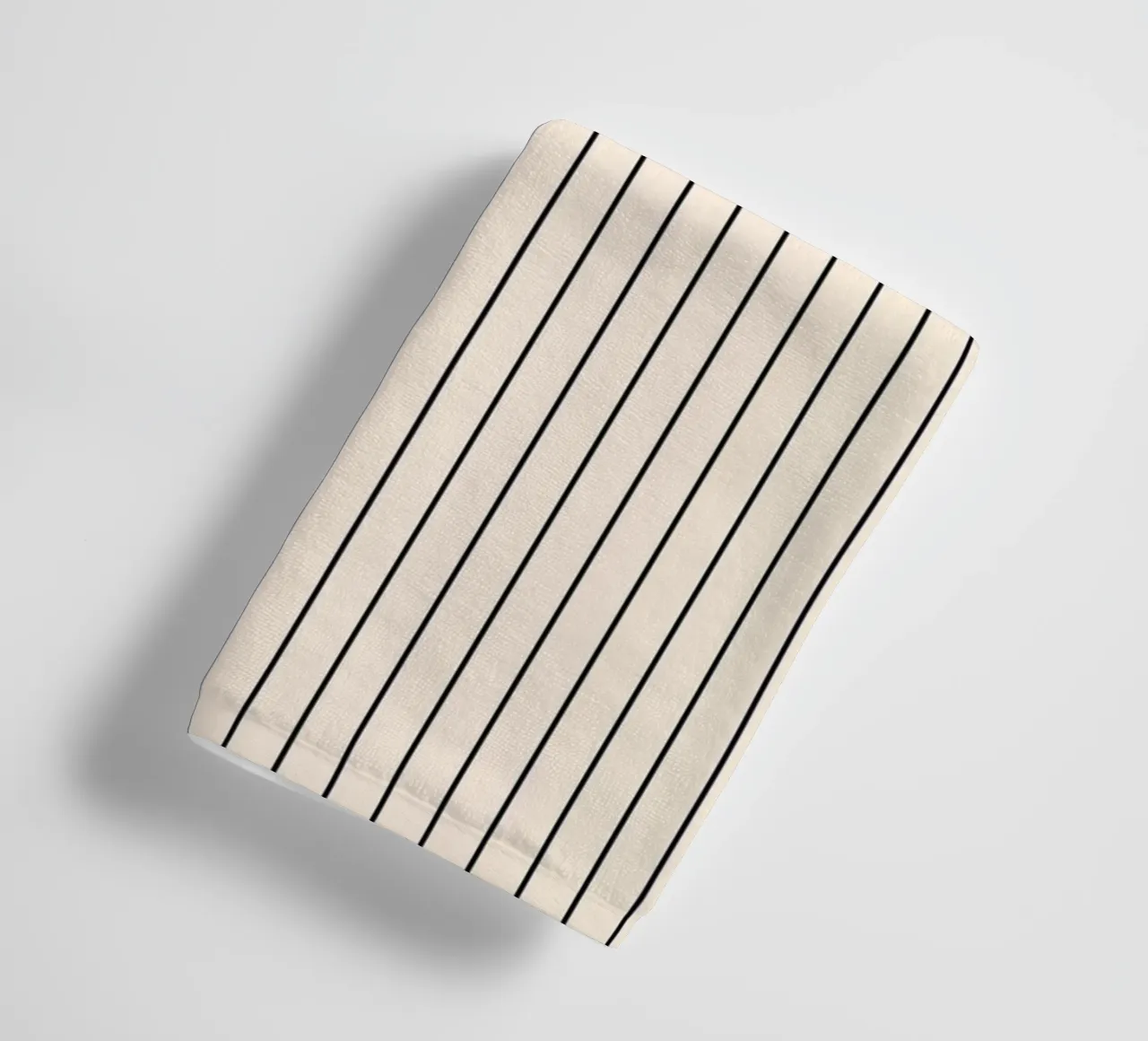 Minimal Basic Klassischer Nadelstreifen | Schwarz auf Elfenbein Handtuch von Beauty in Simplicity