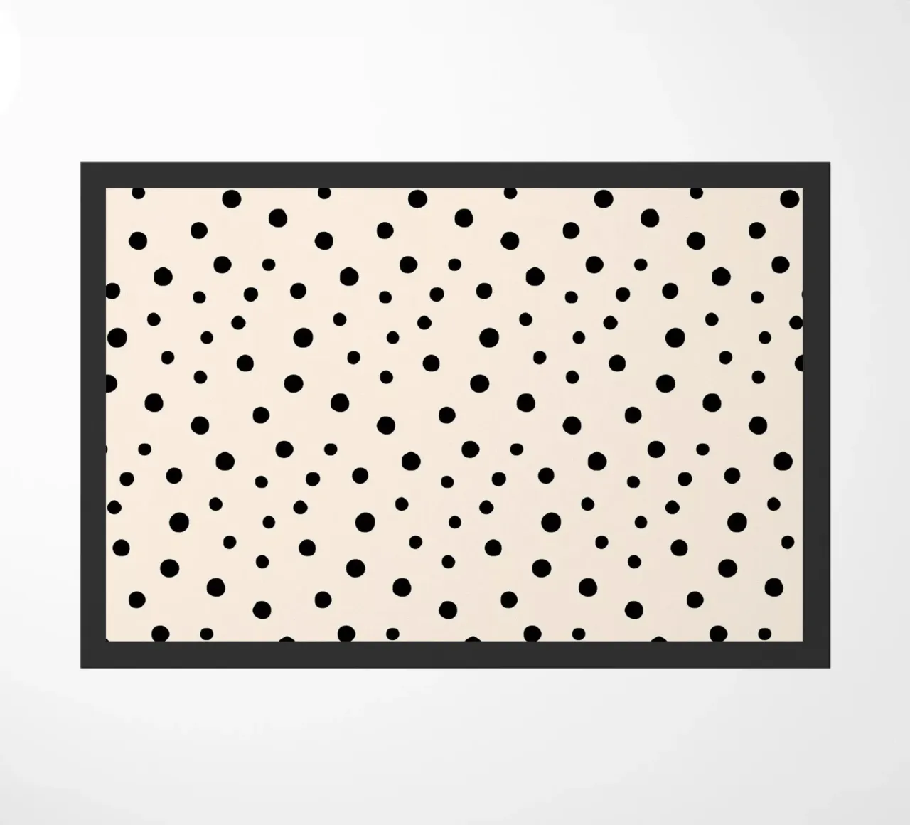 Minimal Chic disegnato a mano a pois nero su avorio zerbino da Beauty in Simplicity