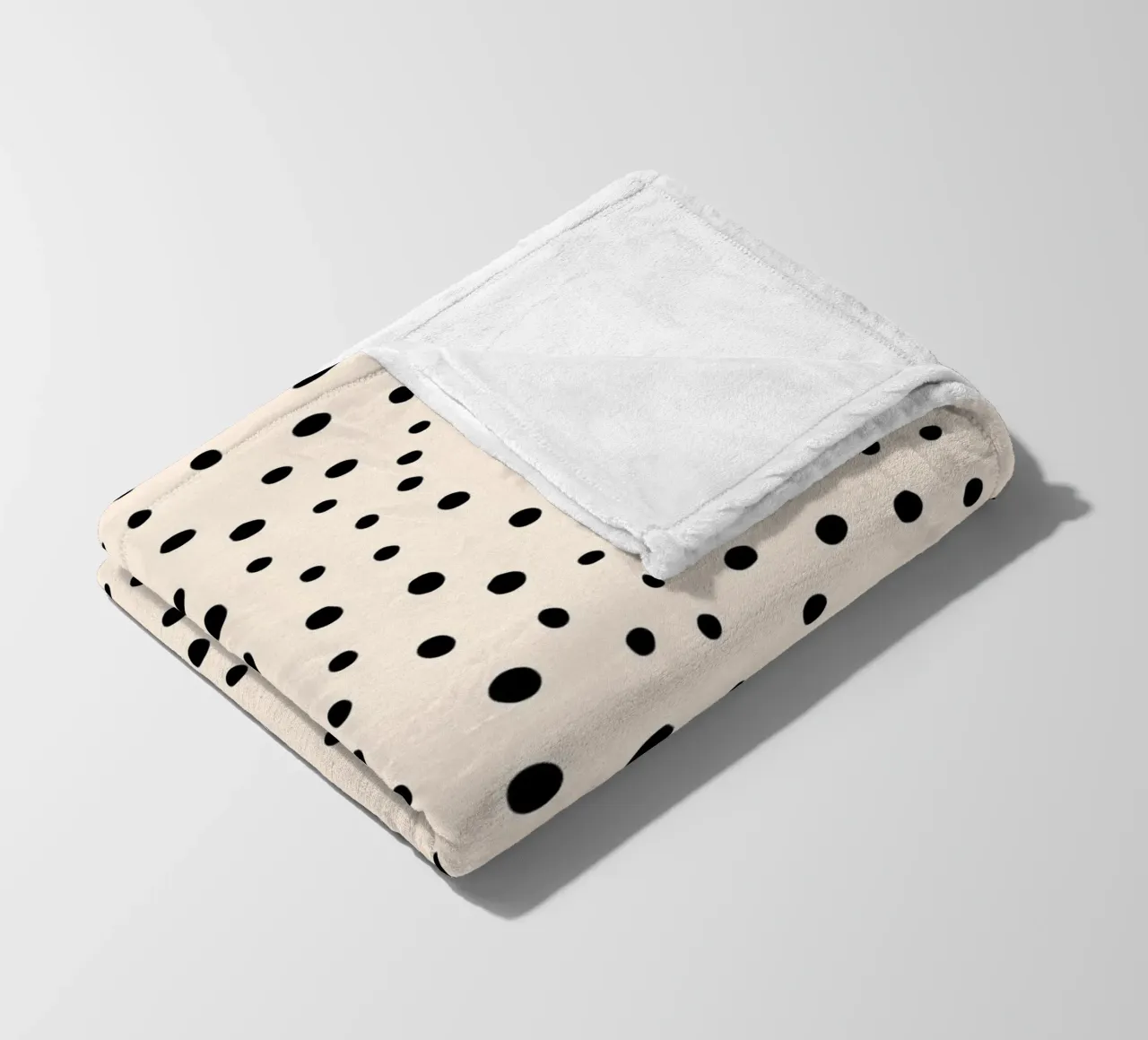 Minimal Chic disegnato a mano a pois nero su avorio coperta in pile da Beauty in Simplicity