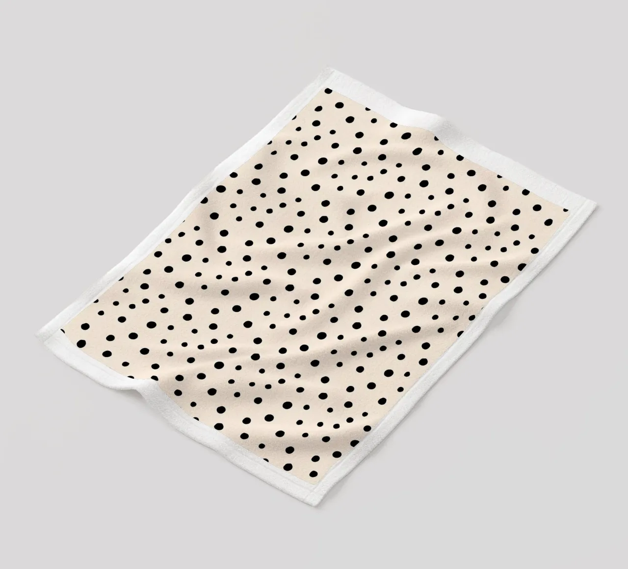 Minimal Chic disegnato a mano a pois nero su avorio coperta in pile da Beauty in Simplicity