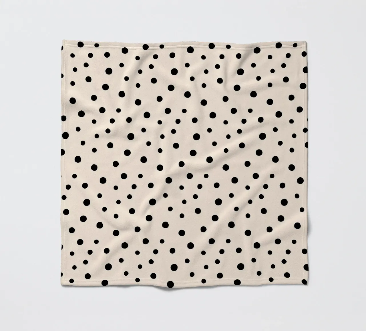 Minimal Chic disegnato a mano a pois nero su avorio coperta in pile da Beauty in Simplicity