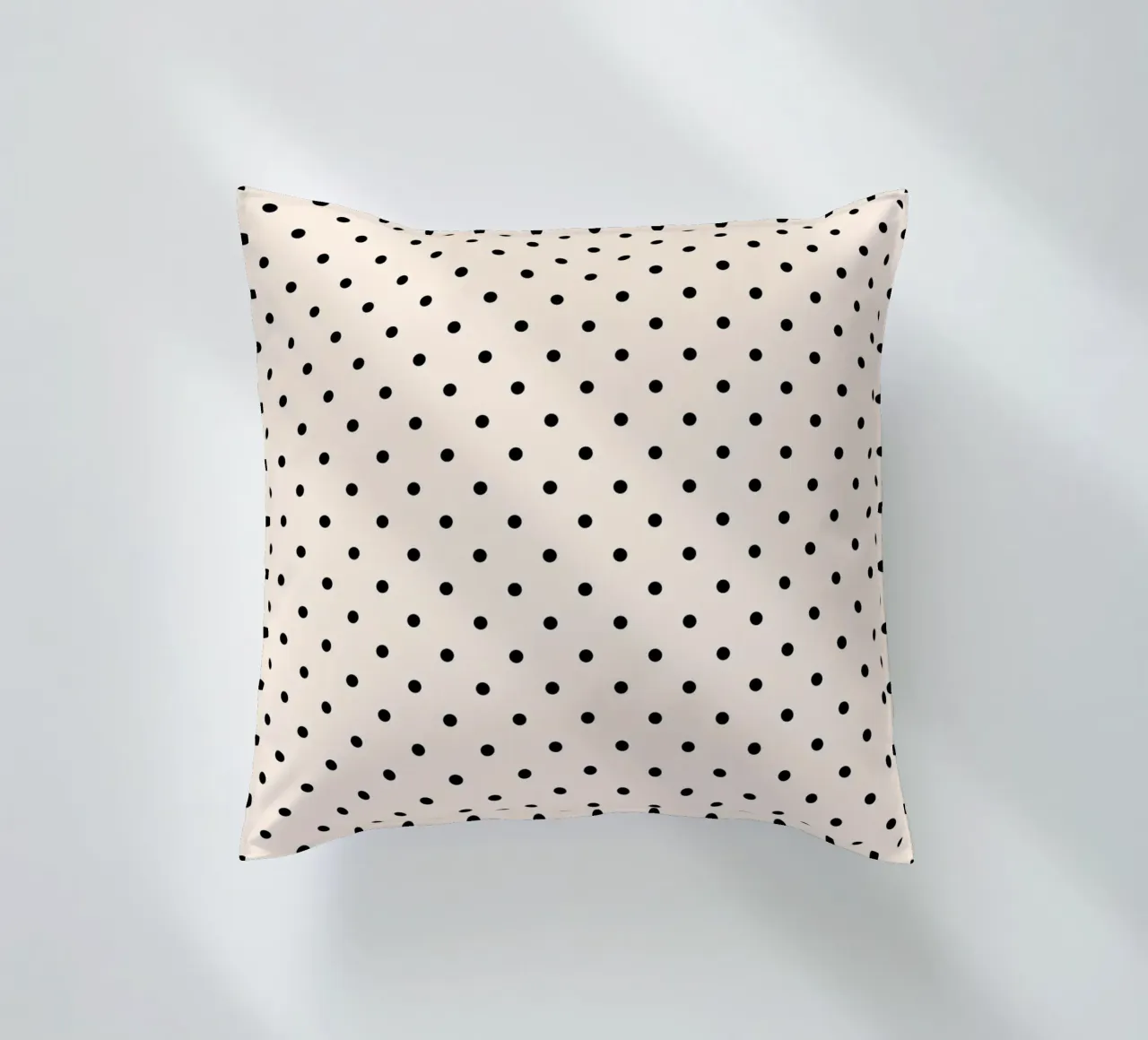 Minimal Basic Polka Dots | Nero su avorio cuscino da Beauty in Simplicity