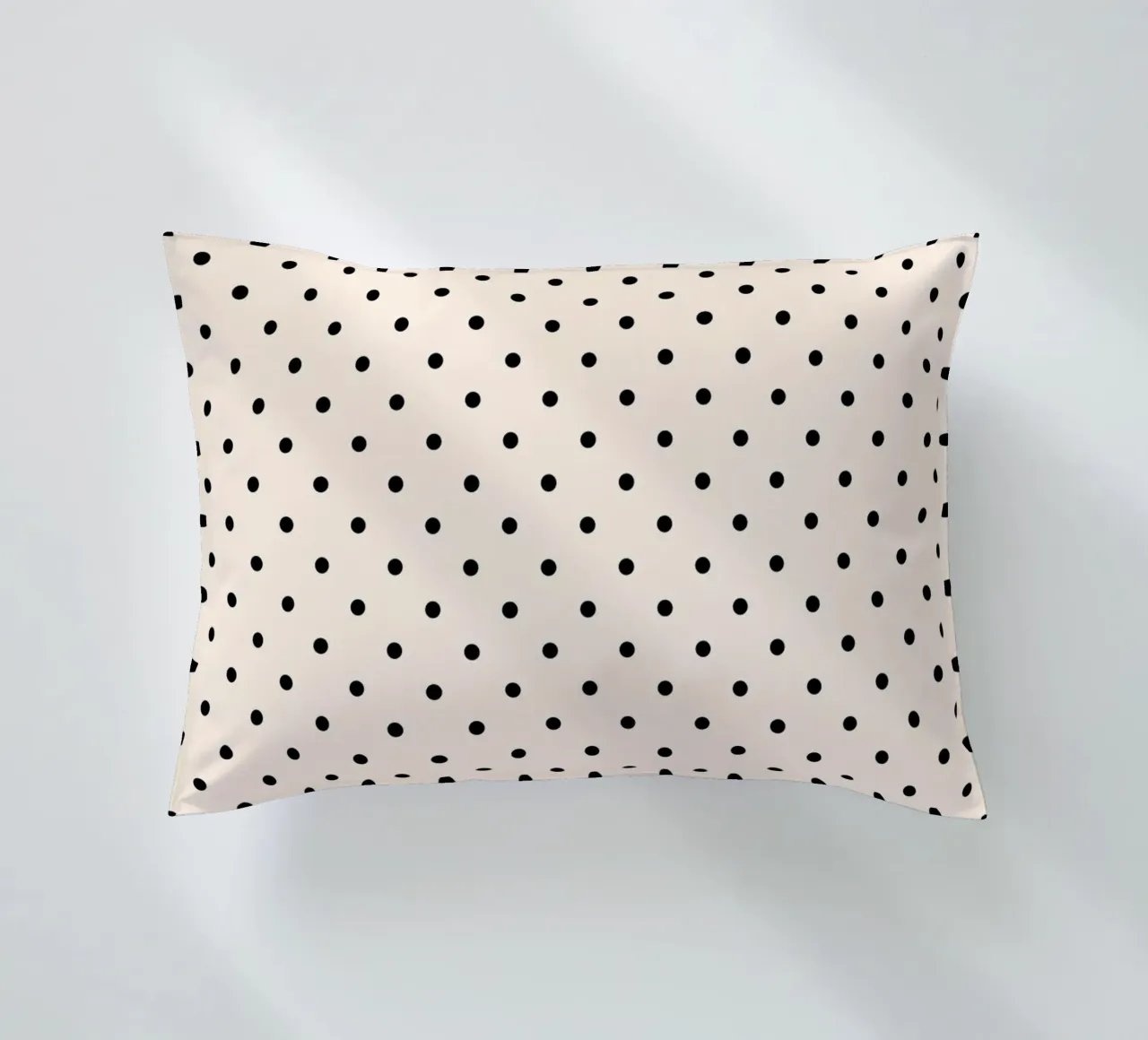 Minimal Basic Polka Dots | Nero su avorio cuscino da Beauty in Simplicity