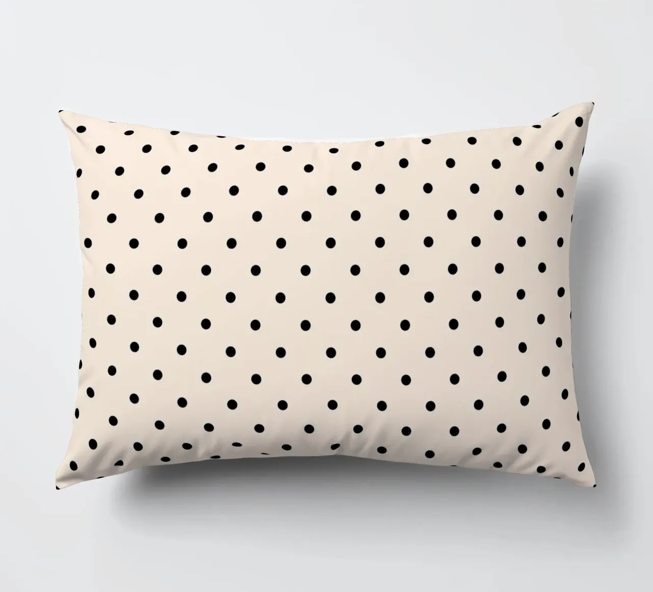 Minimal Basic Polka Dots | Nero su avorio cuscino da Beauty in Simplicity