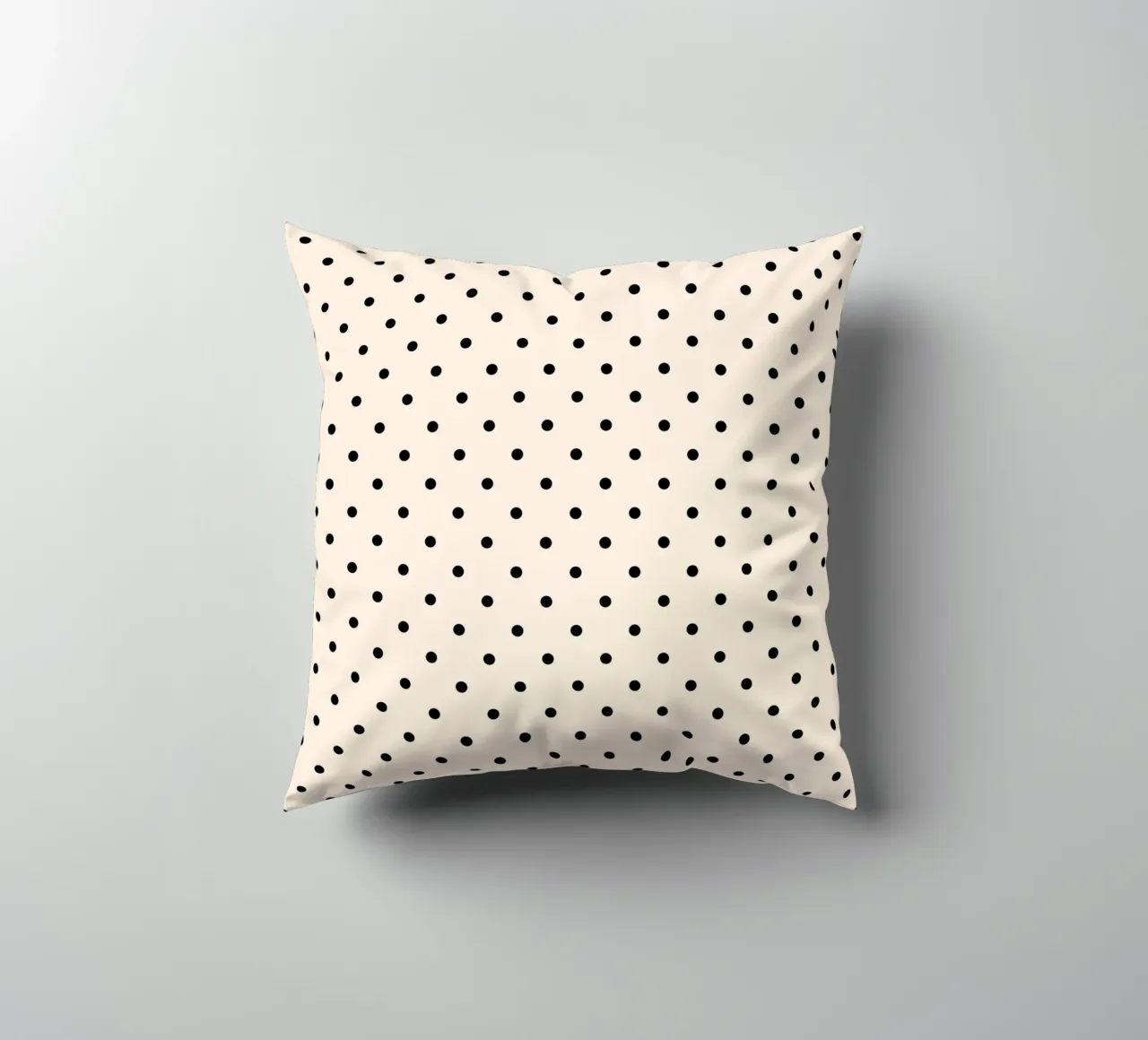 Minimal Basic Polka Dots | Nero su avorio cuscino da Beauty in Simplicity