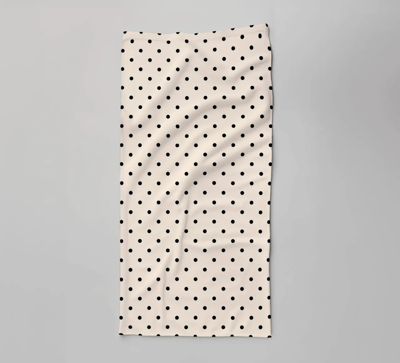 Minimal Basic Polka Dots | Nero su avorio asciugamano da bagno da Beauty in Simplicity